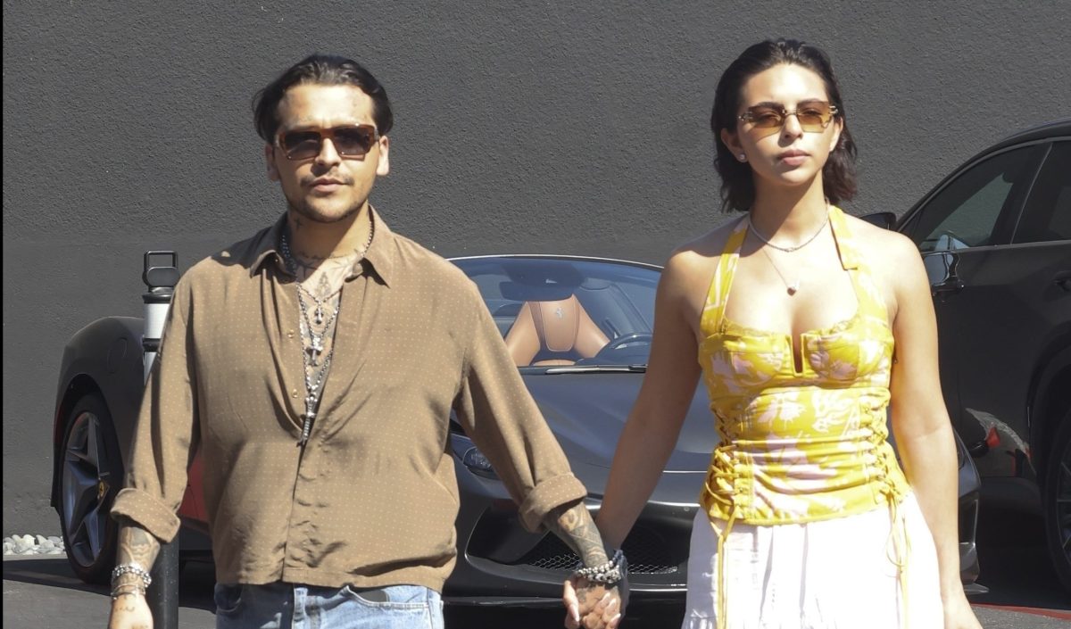 Christian Nodal y Ángela Aguilar pasean por Beverly Hills