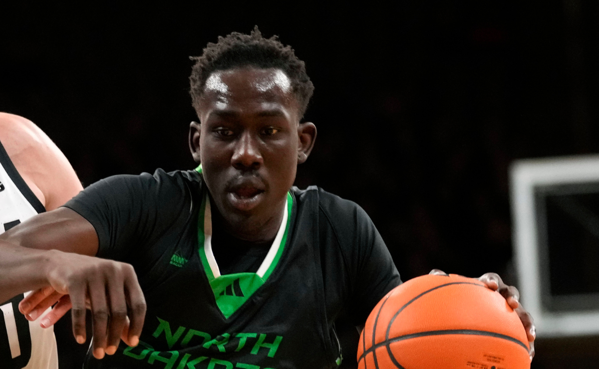 Murió ahogado en un lago de Utah el jugador de baloncesto universitario Deng Mayar