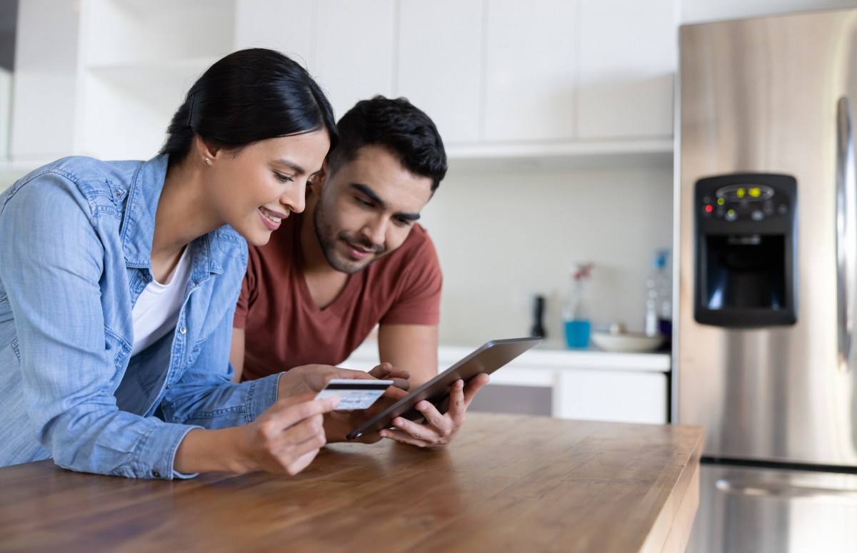 Cómo pagar al comprar a alguien que no conoces: Ten en cuenta estos consejos para evitar estafas