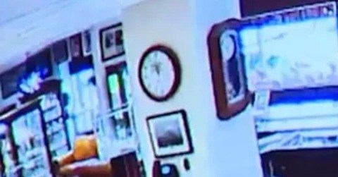 Cuatro hombres asaltaron una joyería en Seattle en menos de 2 minutos y extrajeron cerca de $2 millones en mercancías.