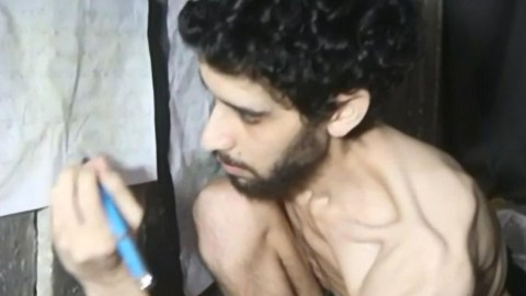 Hamás difundió videos que muestran a Evyatar David en pésimas condiciones.