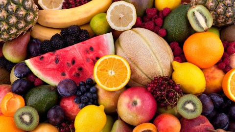 Las frutas bajas en carbohidratos son aliadas en la alimentación de personas que desean bajar de peso.