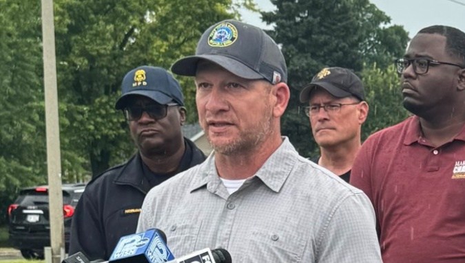 El comisionado Kruschke dio una conferencia para dar información de la situación.