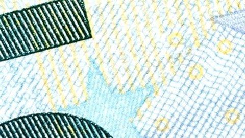 Los smartphones cuentan con herramientas que facilitan el análisis de los elementos de seguridad de los billetes.