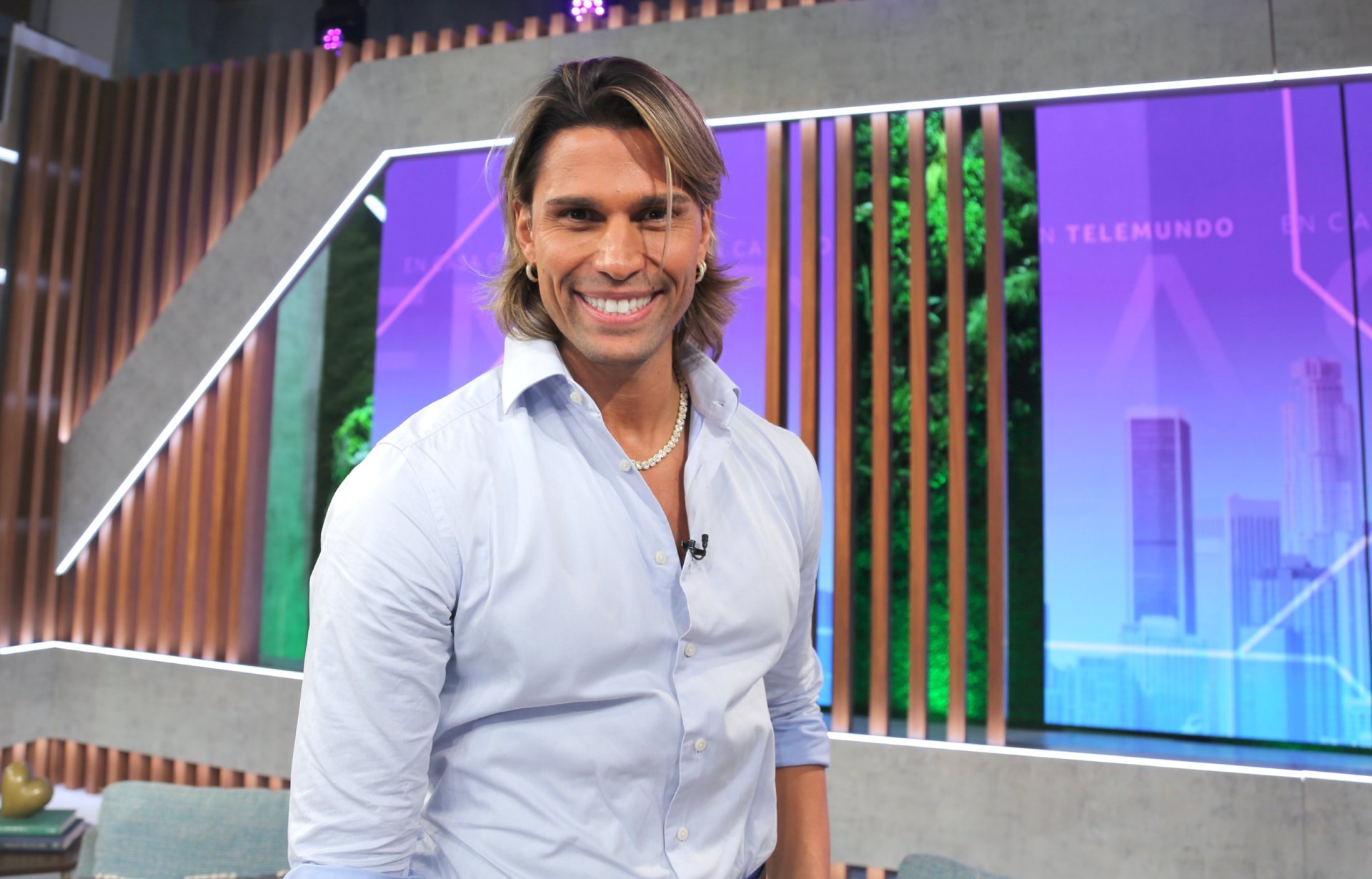 Luca Onestini agradece al público luego de estar en shows de Telemundo