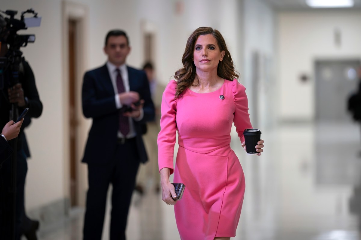 Congresista republicana anuncia candidatura a gobernadora de Carolina del Sur y dice que es "Trump en tacones"