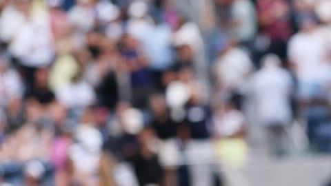 Barbora Krejcikova celebra la victoria que la coloca en cuartos de final del US Open.