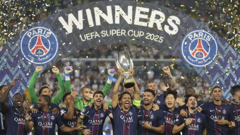 PSG celebra en la Supercopa de Europa.