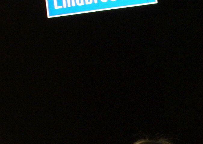 Jennifer Aniston compartiendo con los padres de Brad Pitt cuando ya estaban casados en 2001.