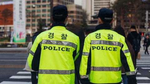 La policía informó que no se encontraron signos de violencia ni una nota de suicidio en el lugar.