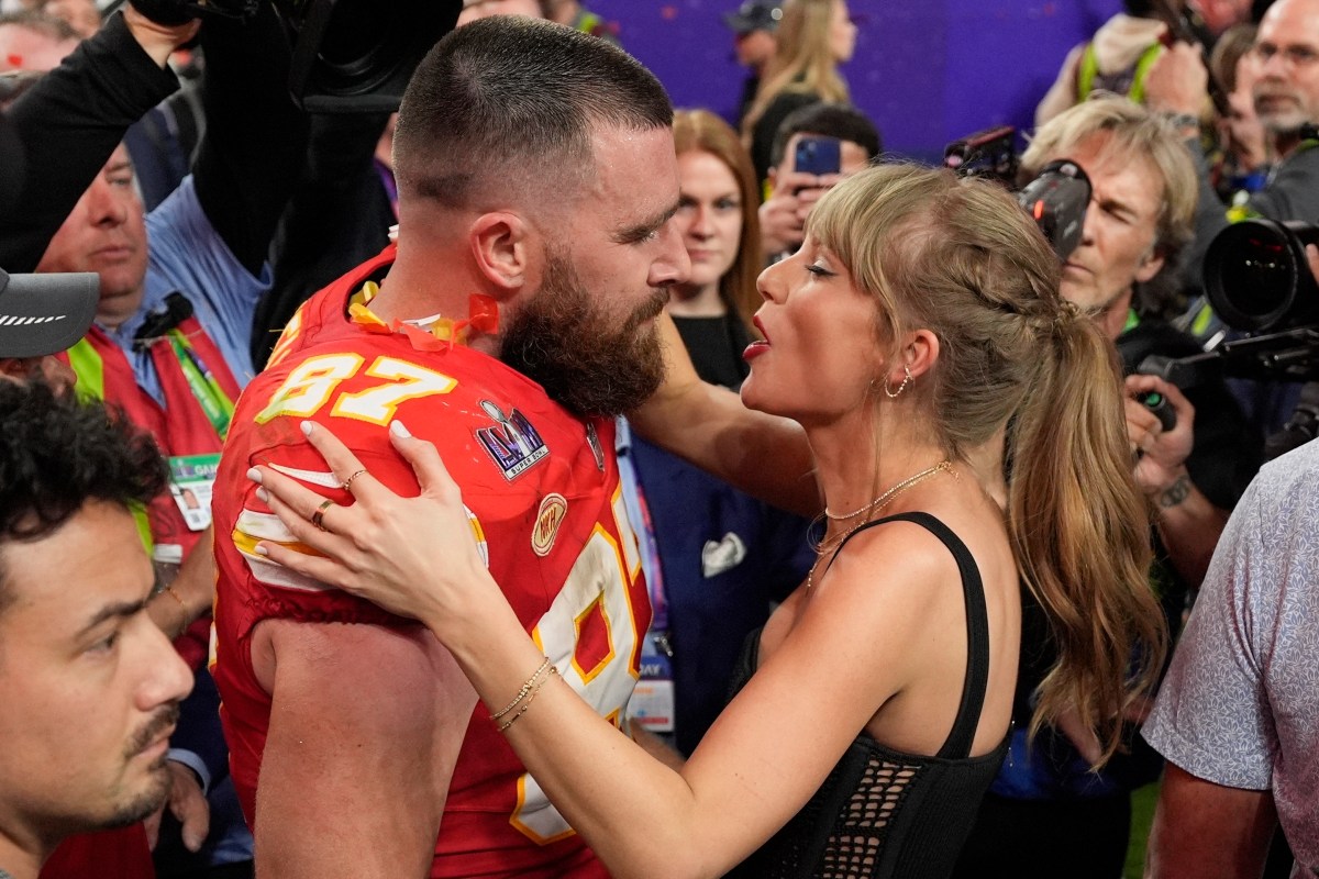 Taylor Swift y Travis Kelce anuncian que están comprometidos
