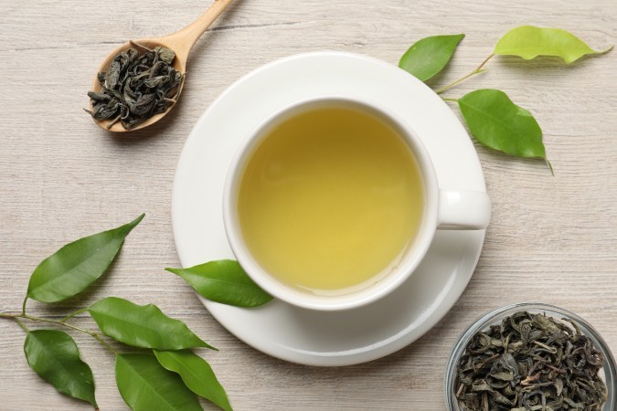 El té verde contiene un compuesto que ayuda a limpiar y rejuvenecer el cerebro.