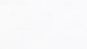 Fotografía de archivo del 25 de julio de 2025 de un grupo de agentes de la Policía vigilando la entrada del centro de detención 'Alligator Alcatraz' en Ochopee, Florida (EE. UU.).