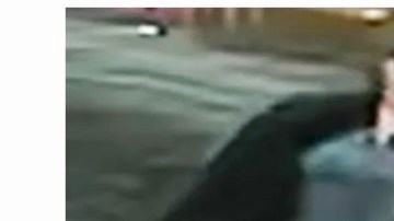 Sospechosos de golpear a mujer mayor en NYC.