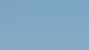 Conduciendo con total soltura, la abuela llegó a la estación de servicio para visitar a su nieta (imagen referencial).