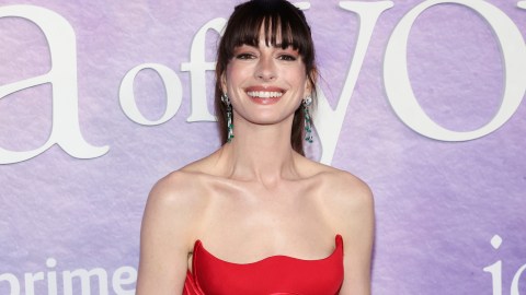 La caída de Anne Hathaway fue tan elegante que muchos usuarios la llenaron de elogios.