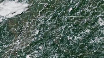 Una imagen proporcionada por la Administración Nacional Oceánica y Atmosférica (NOAA) muestra el huracán Erin en el océano Atlántico el 19 de agosto de 2025.