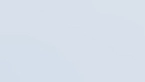 Para asegurar una experiencia cómoda, la bicicleta cuenta con llantas de 26 pulgadas y suspensión en el asiento trasero, priorizando la estabilidad.