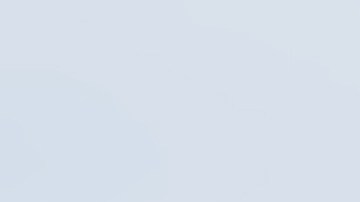 Para asegurar una experiencia cómoda, la bicicleta cuenta con llantas de 26 pulgadas y suspensión en el asiento trasero, priorizando la estabilidad.