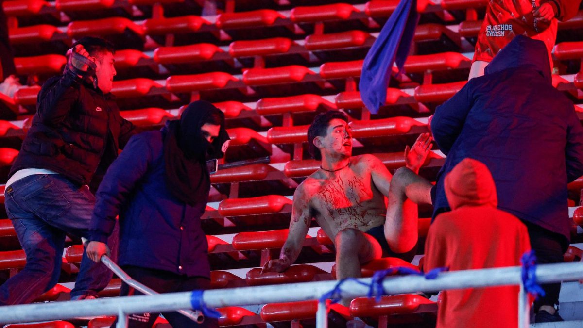 Más de 100 chilenos detenidos en Argentina por sucesos entre hinchas de Independiente y U. de Chile