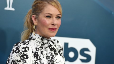Christina Applegate suele compartir cómo es su vida y cuáles son los cambios que enfrenta debido a la enfermedad.