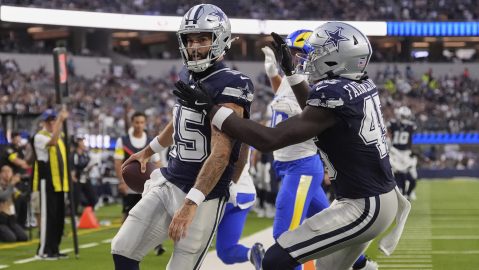 Rivaldo Fairweather (i), tight end de los Dallas Cowboys