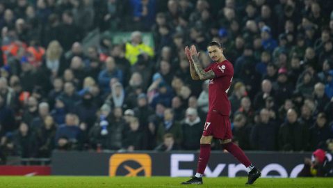 Darwin Núñez en un partido de Premier League