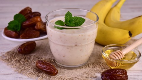 Los dátiles y los plátanos son fuente de nutrientes y endulzantes naturales.