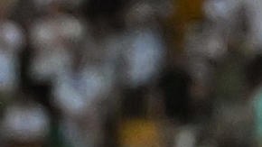 Luis Enrique celebra con el público el triunfo de PSG ante Tottenham.