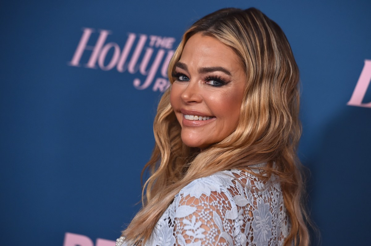 Denise Richards fue captada con un moretón en el rostro tras denunciar a su exesposo de abuso