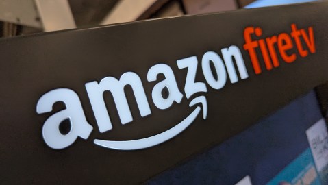 Con este Fire TV puedes acceder a más de 1.8 millones de películas y episodios de series con plataformas como Netflix, Disney+, Prime Video, Max, entre otras.
