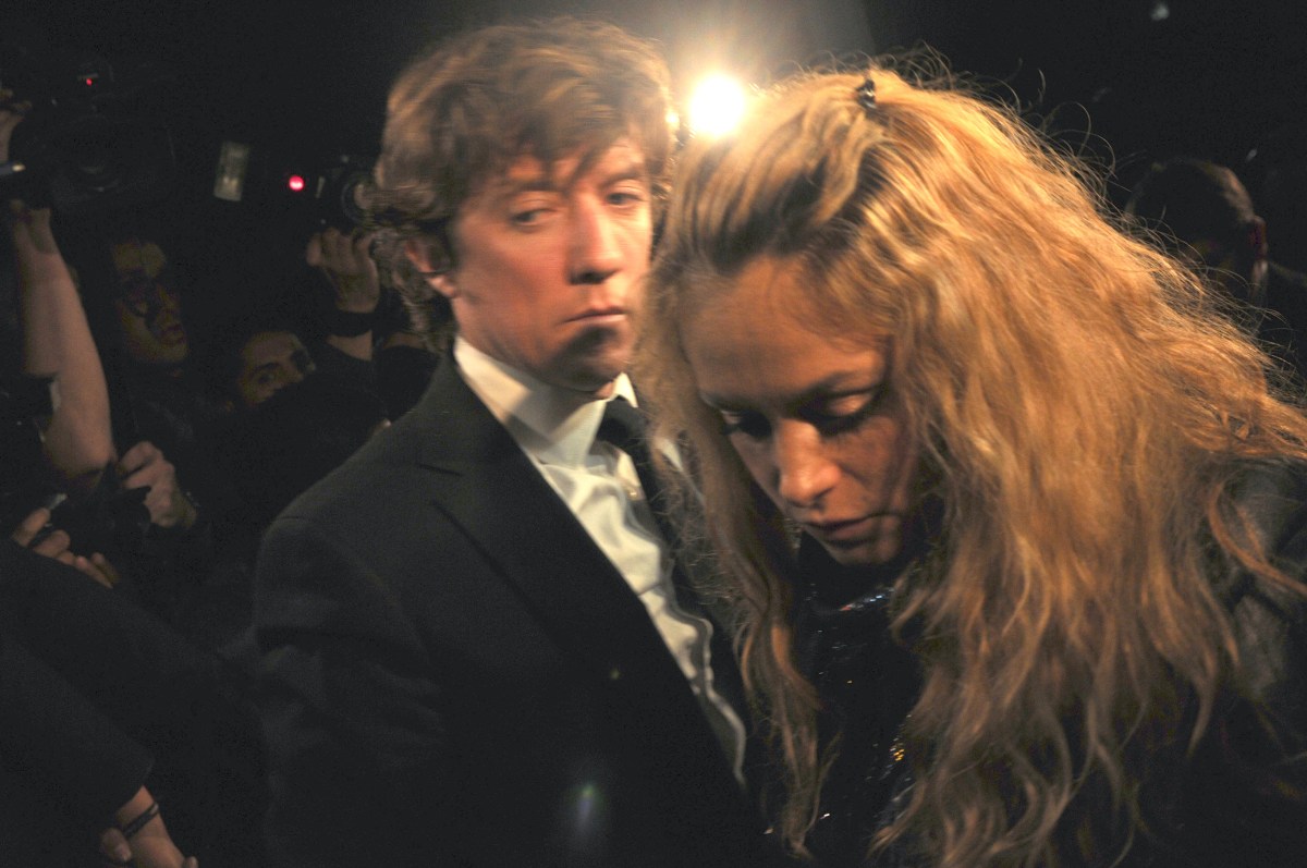 Hijo de Paulina Rubio y ‘Colate’ habría sido retenido en el aeropuerto de España por viajar solo