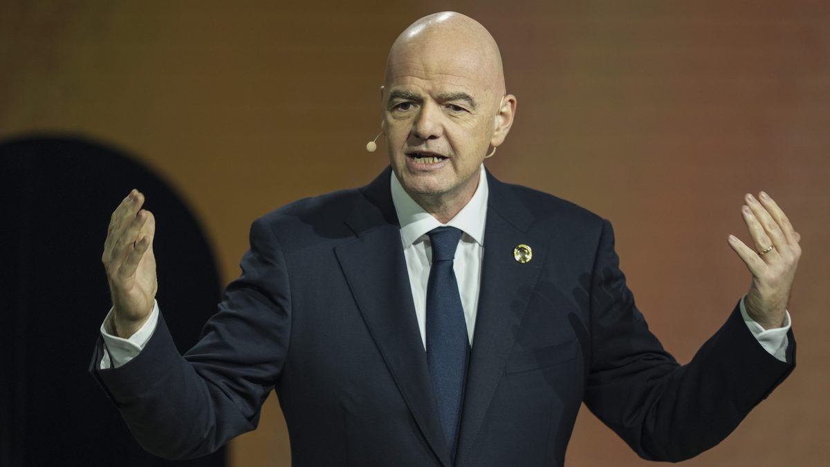 Infantino condena los insultos racistas en Copa de Alemania: “En el fútbol no hay cabida para la discriminación”