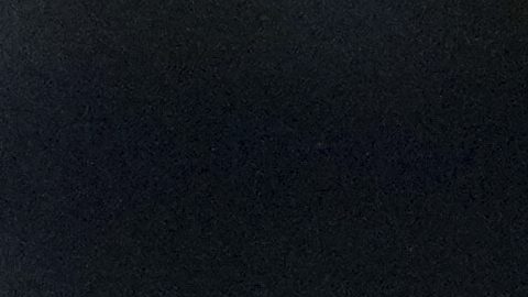 Alexander Isak durante un encuentro con el Newcastle.