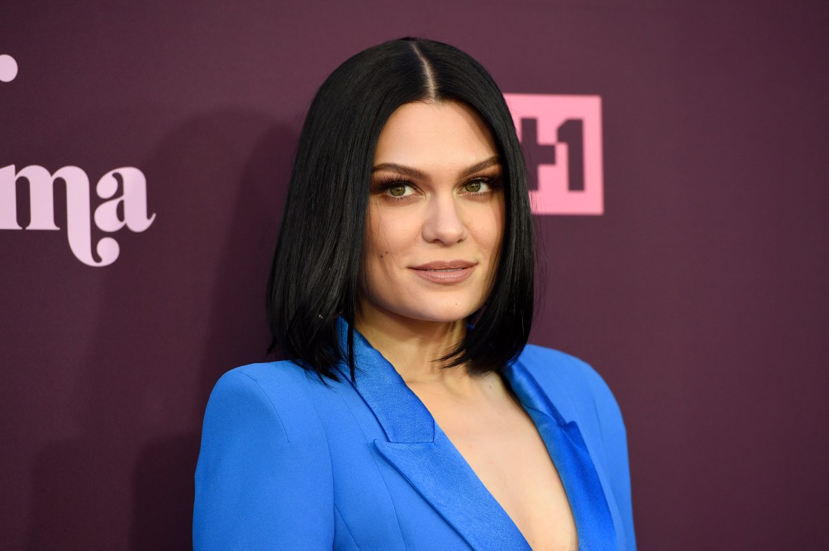Hospitalizan a la cantante Jessie J tras su operación de cáncer de mama