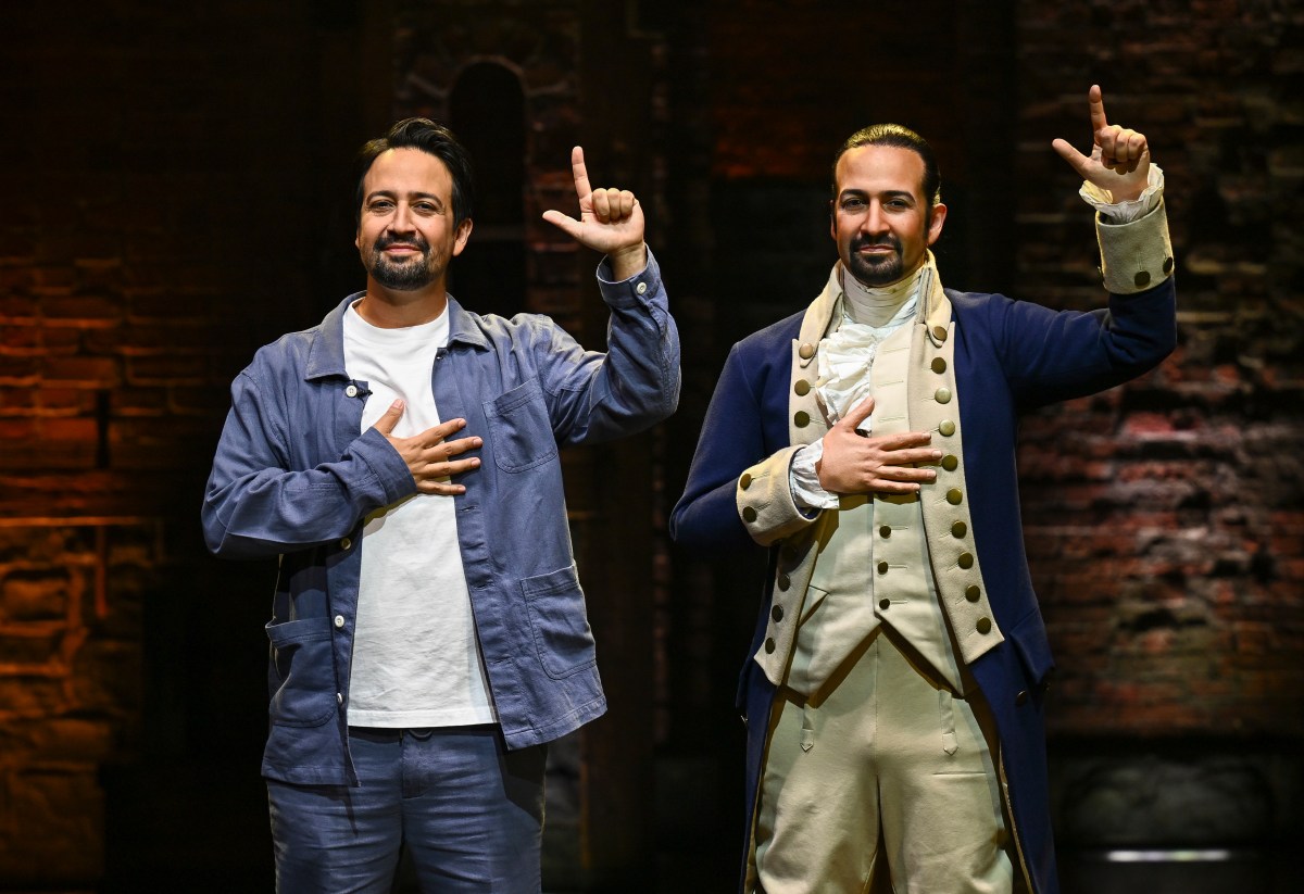 Lin-Manuel Miranda presenta su figura de cera en Madame Tussauds por el 10.º aniversario de "Hamilton"