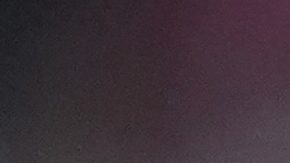 Dominik Szoboszlai celebra junto al arquero Allison tras la victoria del Liverpool