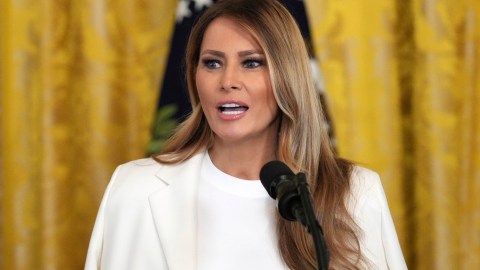Primera dama turca exige a Melania Trump preocuparse por 18,000 niños "brutalmente asesinados" en Gaza