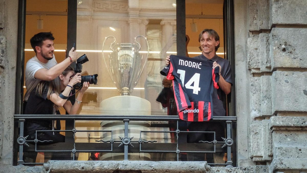 Luka Modric debutó con el Milan en derrota 4-1 ante el Chelsea