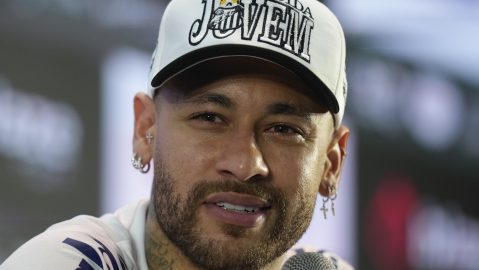 Neymar durante una conferencia de prensa.