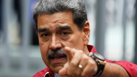 Chavismo dice que recompensa por Maduro pretende alentar la violencia en Venezuela