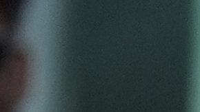 Kenny Bednarek empuja a Noah Lyles luego de la final del 200 metros.