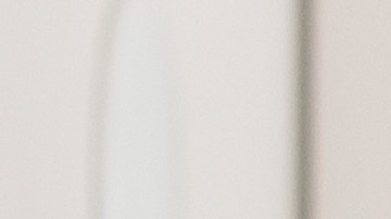 La olla de presión incorpora un sistema de liberación suave de vapor con difusor, que reduce el ruido y evita salpicaduras en la encimera.