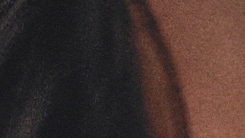 La escena de Scarlett Johansson y Adam Driver suena desde drones con altavoces que patrullan ranchos en California y Oregón.