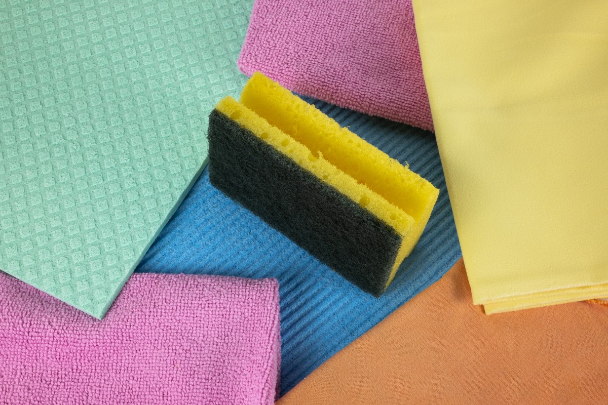 ¿Sabías que los trapos de cocina son un nido de gérmenes? 3 formas de desinfectarlos