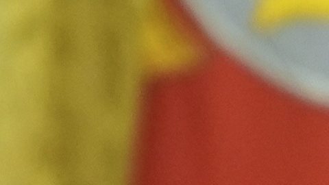 Donald Trump sostiene la Copa del Mundo.