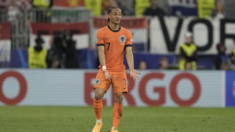 Xavi Simons durante un encuentro con la selección de Países Bajos