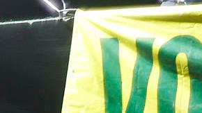 Simpatizantes del expresidente de Brasil Jair Bolsonaro participan en una vigilia de oración en apoyo al exmandatario este jueves, en Brasilia (Brasil).