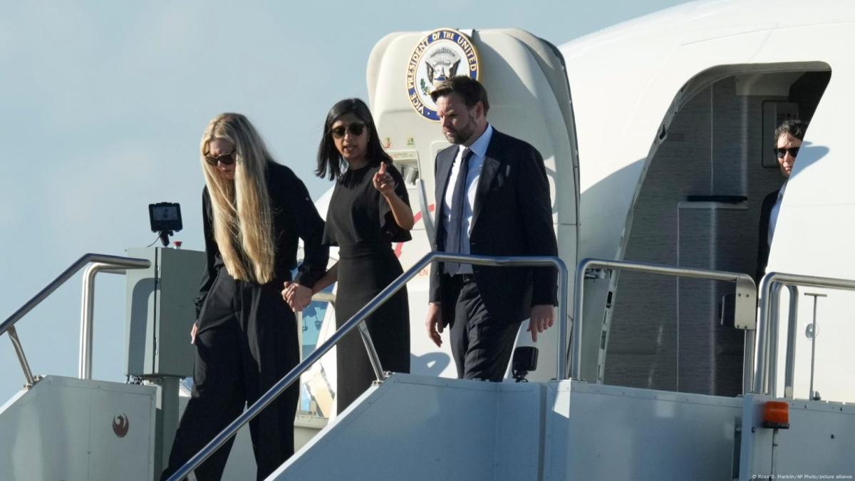 Vance acompañó los restos de Charlie Kirk en su traslado a Phoenix