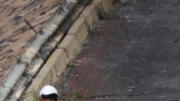 El camión se volcó en el puente La Concordia en la alcaldía Iztapalapa.